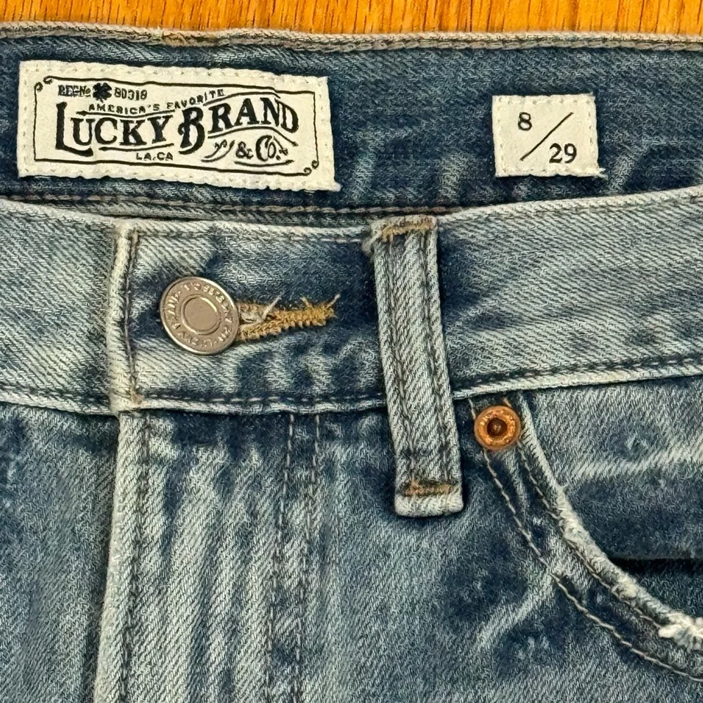 Lucky Brand Women's Light Blue Jean Shorts with Floral Design: size 8/29 - Picture 2 of 4